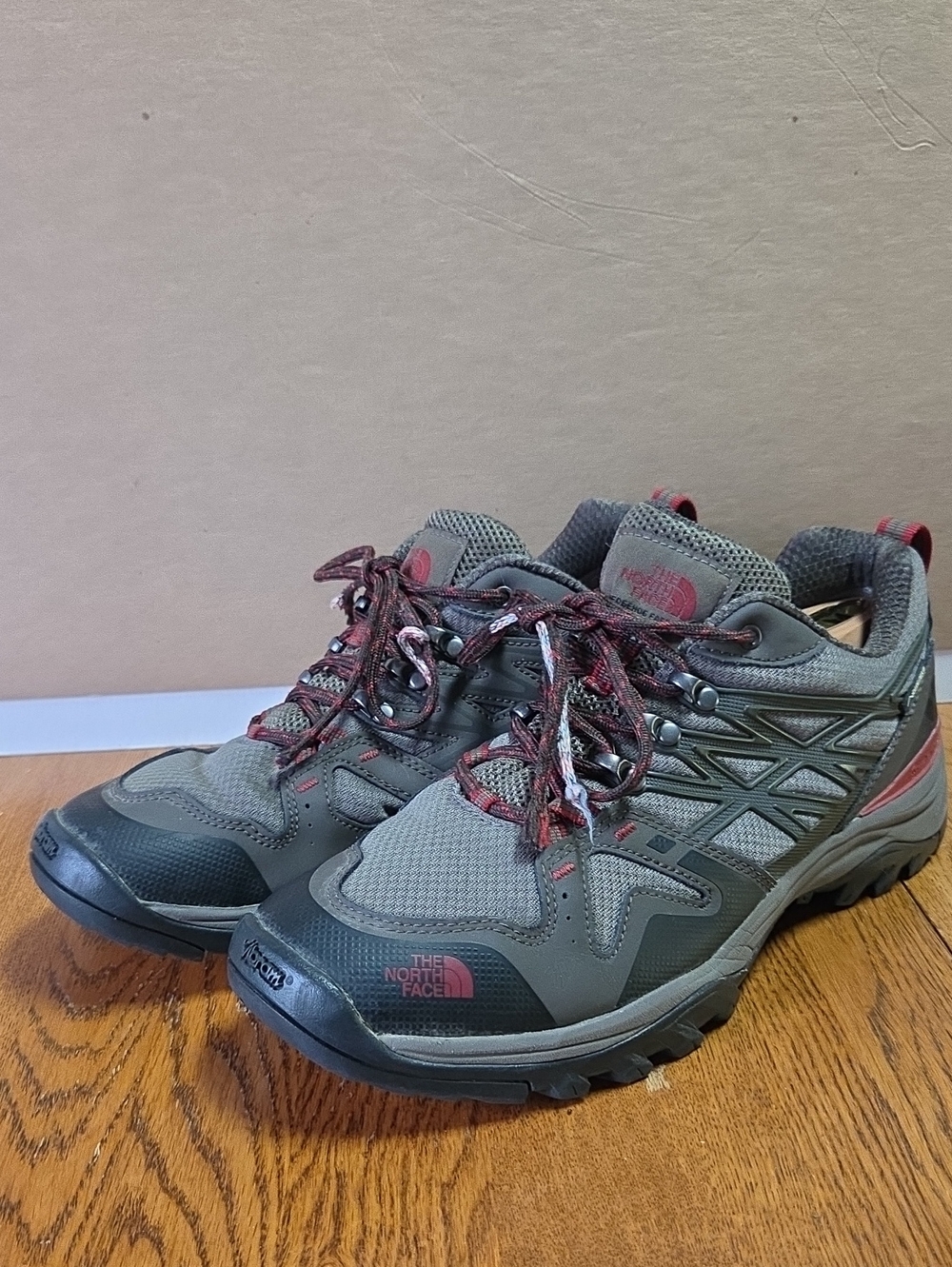 The North Face Hedgehog Fastpack GTX hiking shoes. 2019 Size 9.5 *needs Laces*